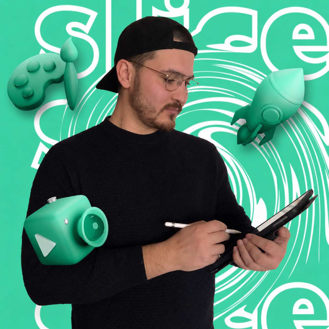 Lucien, designer de Slice Studio, en train de dessiner sur une tablette